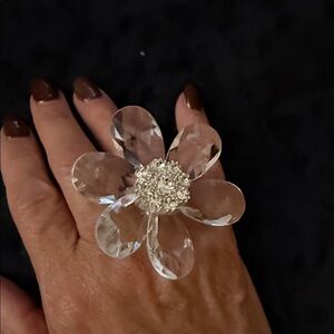 Elegant Silver Flower Ring